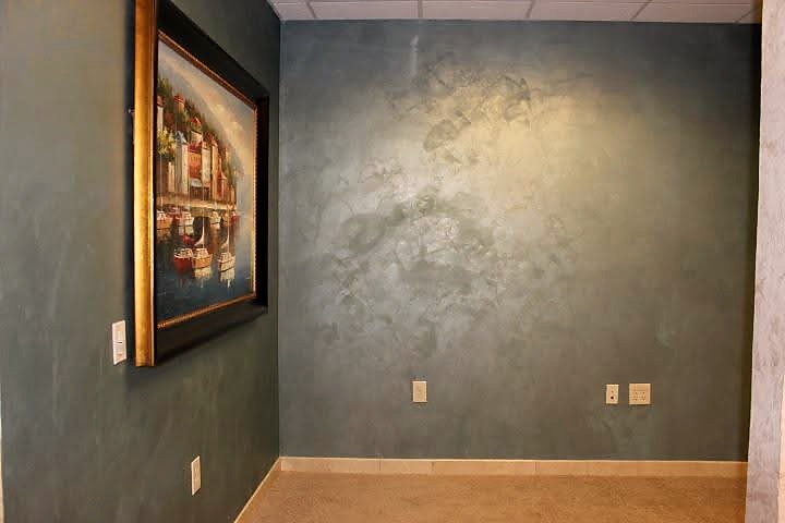 Blue-grey glazed specialty wall finish