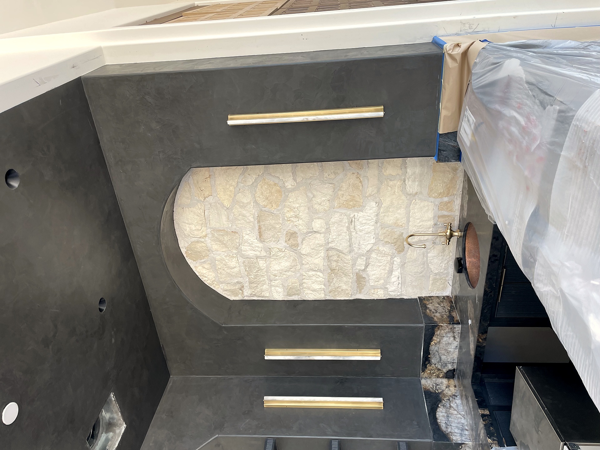 Dark Tadelakt fireplace niche