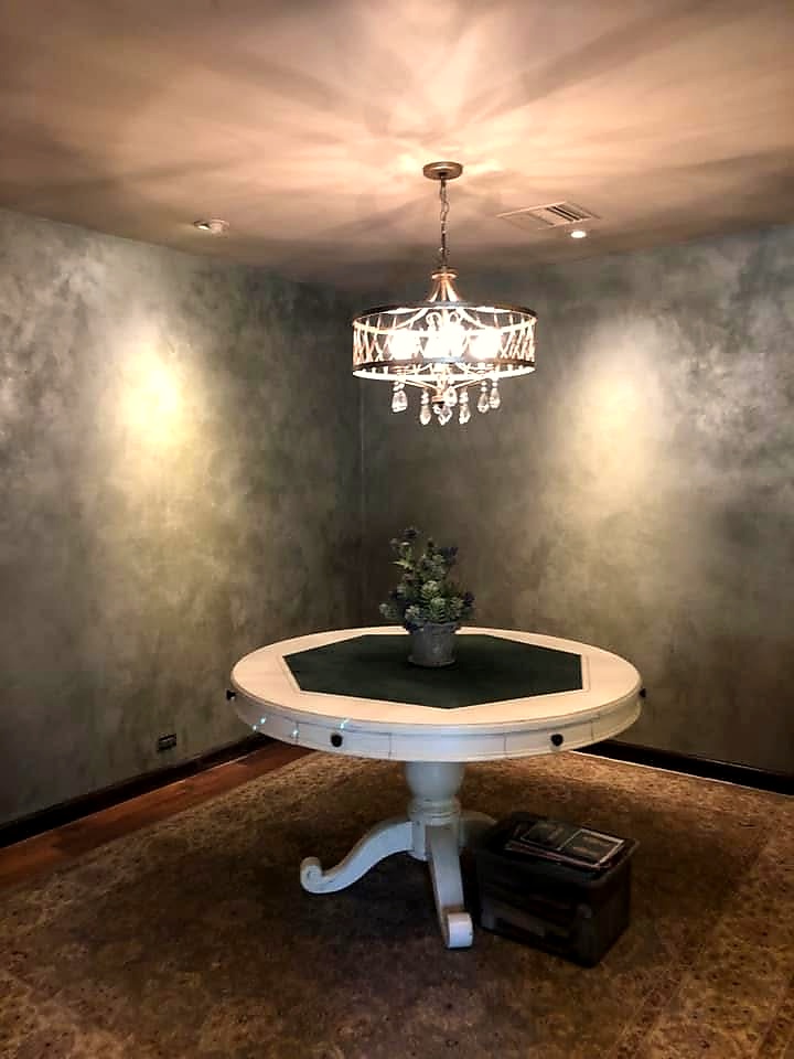 Silver-green Venetian plaster room