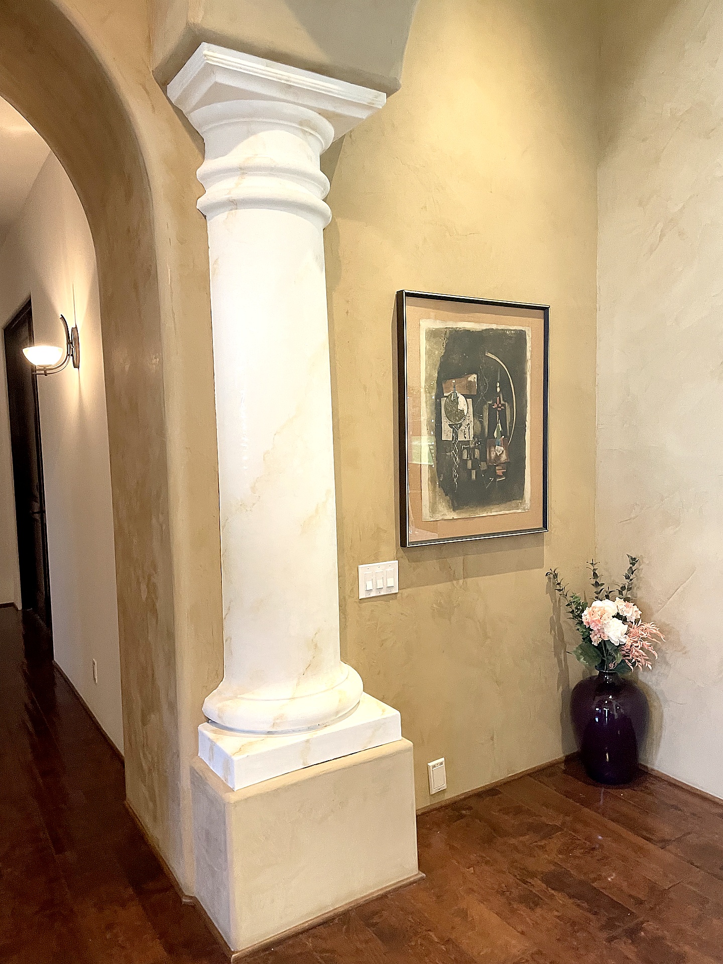 Venetian plaster hallway with decorative column